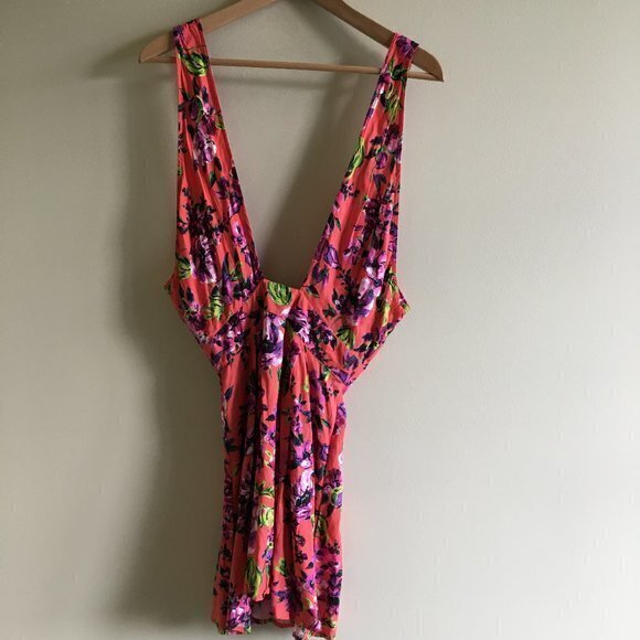 UO pin‎ and needles floral deep v neck dress - Picture 1 of 5